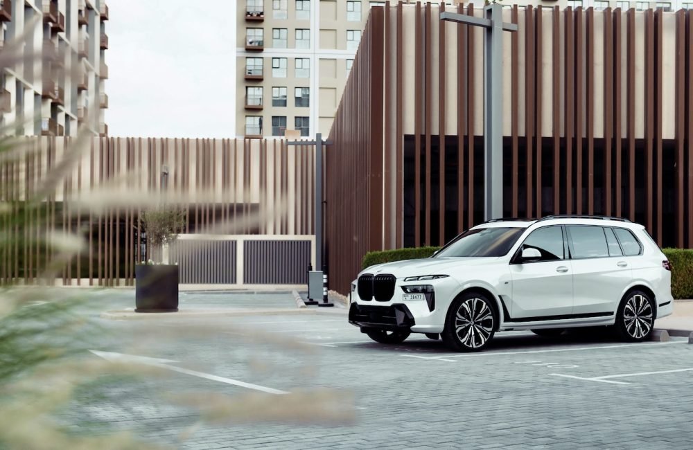 Luxurious white BMW X7 2023 for rent in Dubai offering premium comfort advanced technology and powerful performance for an exceptional driving experience